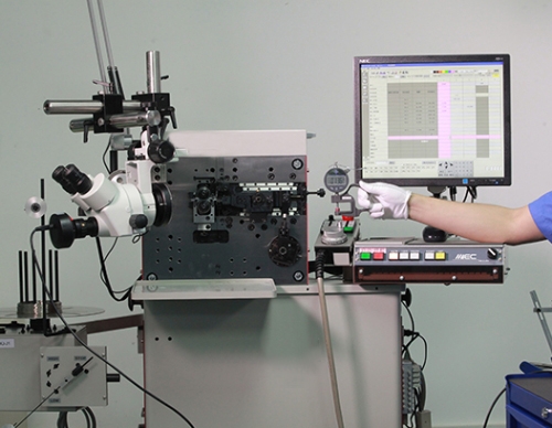 Japanese spring compression machine